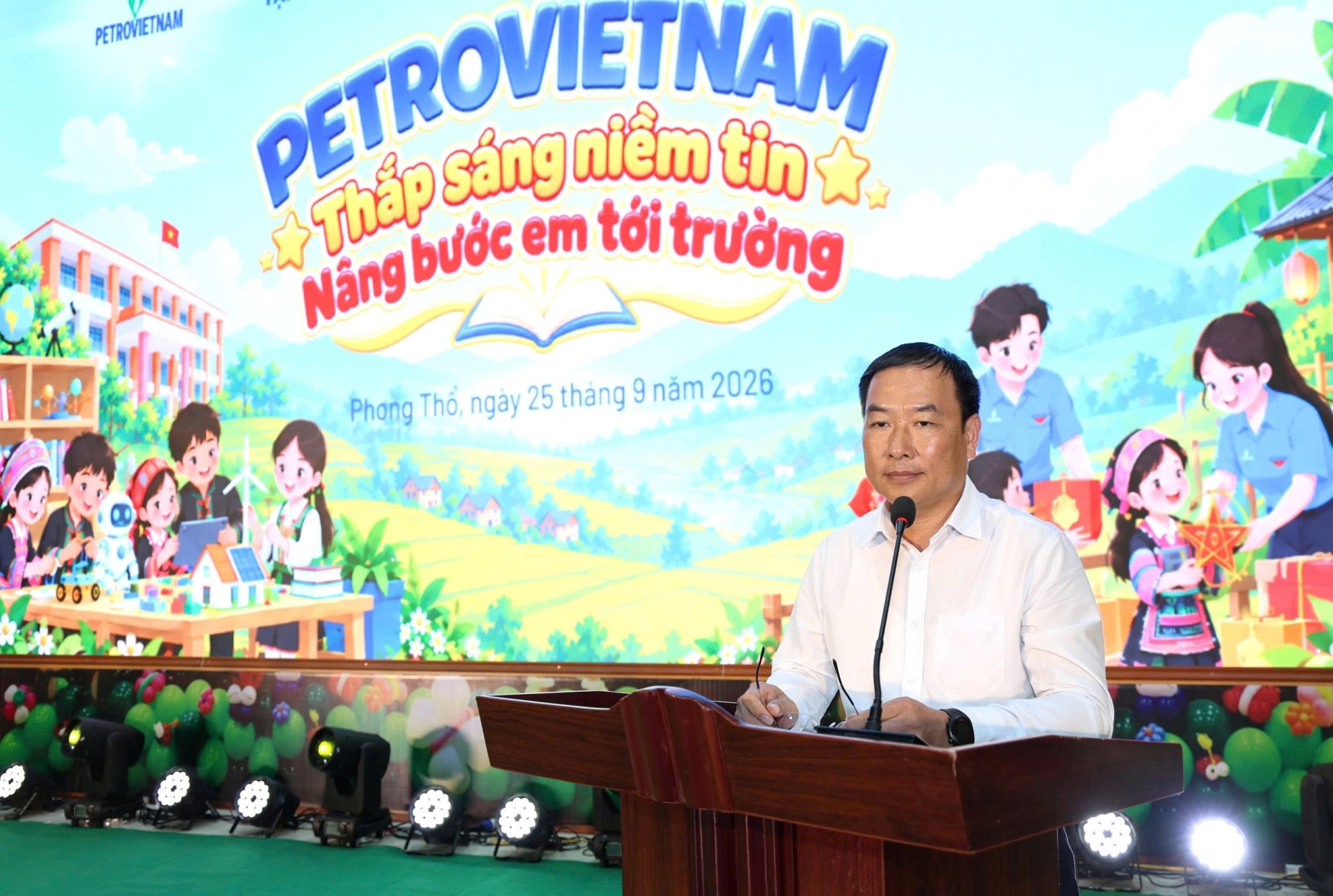 Trung thu đầu tiên dưới mái trường Petrovietnam:  Thắp sáng niềm tin nơi biên cương