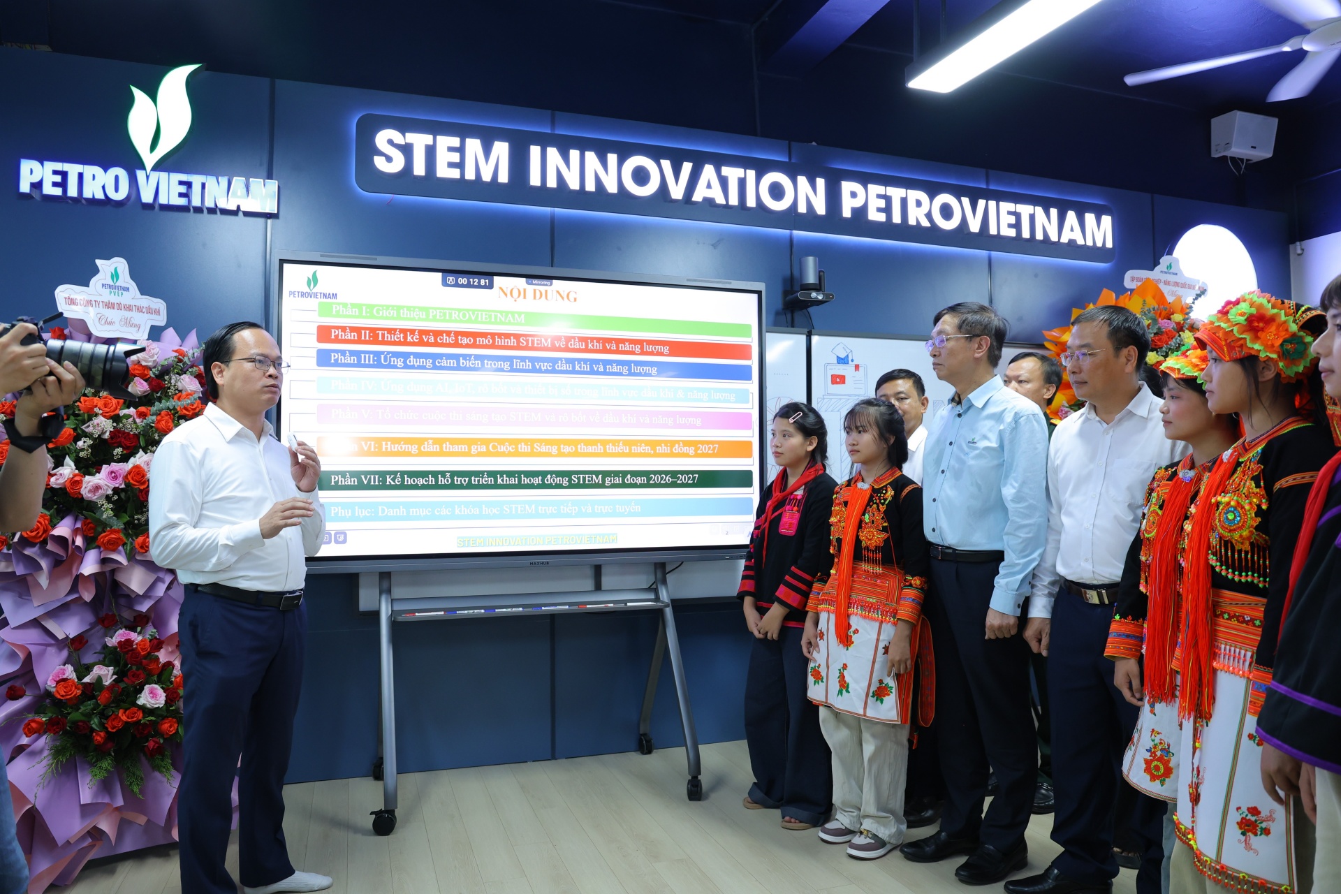 Trung thu đầu tiên dưới mái trường Petrovietnam:  Thắp sáng niềm tin nơi biên cương