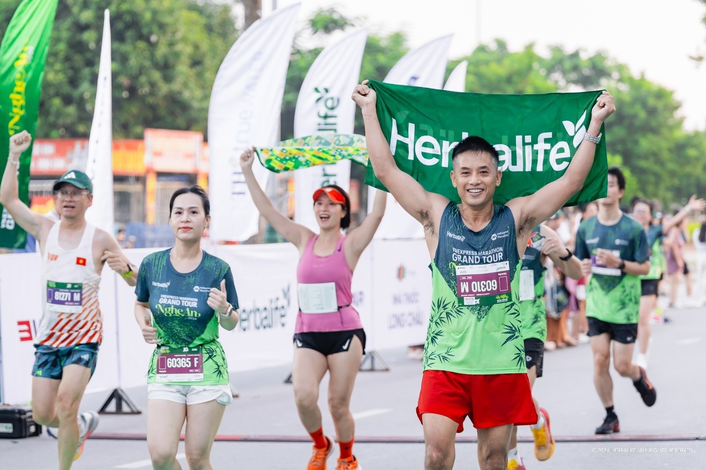 Herbalife Việt Nam tiếp tục phối hợp với VnExpress để khuyến khích lối sống lành mạnh với tư cách là Nhà tài trợ Kim cương cho giải VnExpress Marathon Herbalife Việt Nam tiếp tục phối hợp với VnExpress để khuyến khích lối sống lành mạnh với tư cách là Nhà tài trợ Kim cương cho giải VnExpress Marathon