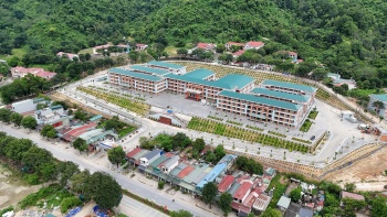 Trung thu đầu tiên dưới mái trường Petrovietnam:  Thắp sáng niềm tin nơi biên cương