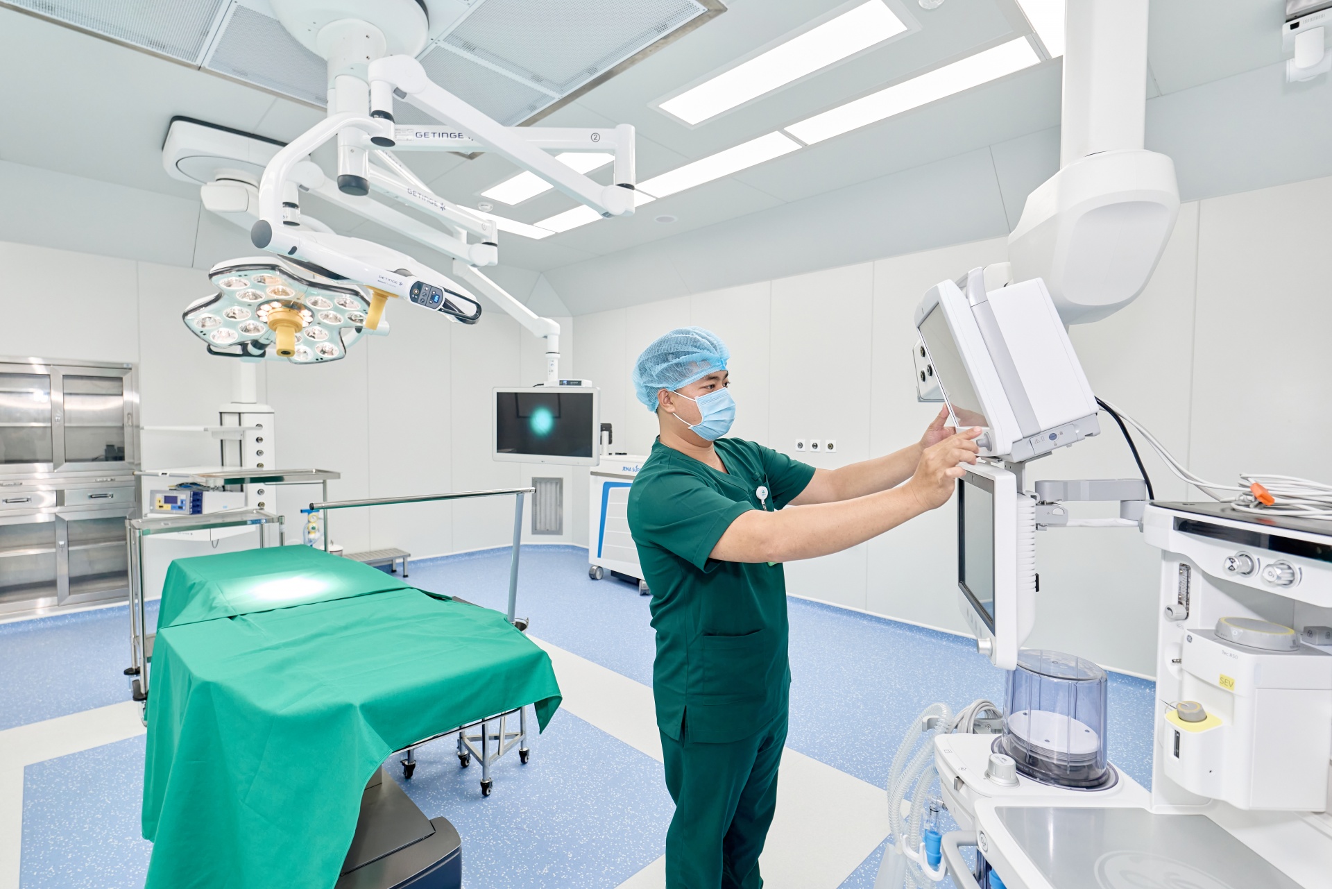 Chính sự hội tụ giữa hạ tầng công nghệ cao và chuyên môn vững vàng của người thầy thuốc đã giúp Phú Quốc dần thoát khỏi nỗi lo chuyển viện Chính sự hội tụ giữa hạ tầng công nghệ cao và chuyên môn vững vàng của người thầy thuốc đã giúp Phú Quốc dần thoát khỏi nỗi lo chuyển viện