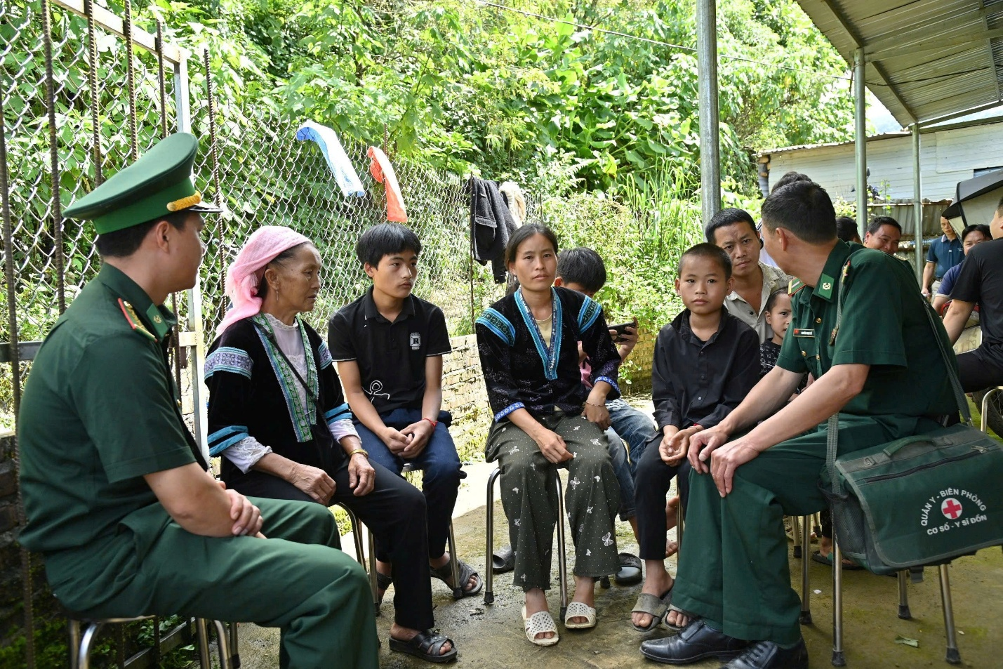 Nghĩa tình "Thầy thuốc quân hàm xanh" nơi biên cương Lai Châu