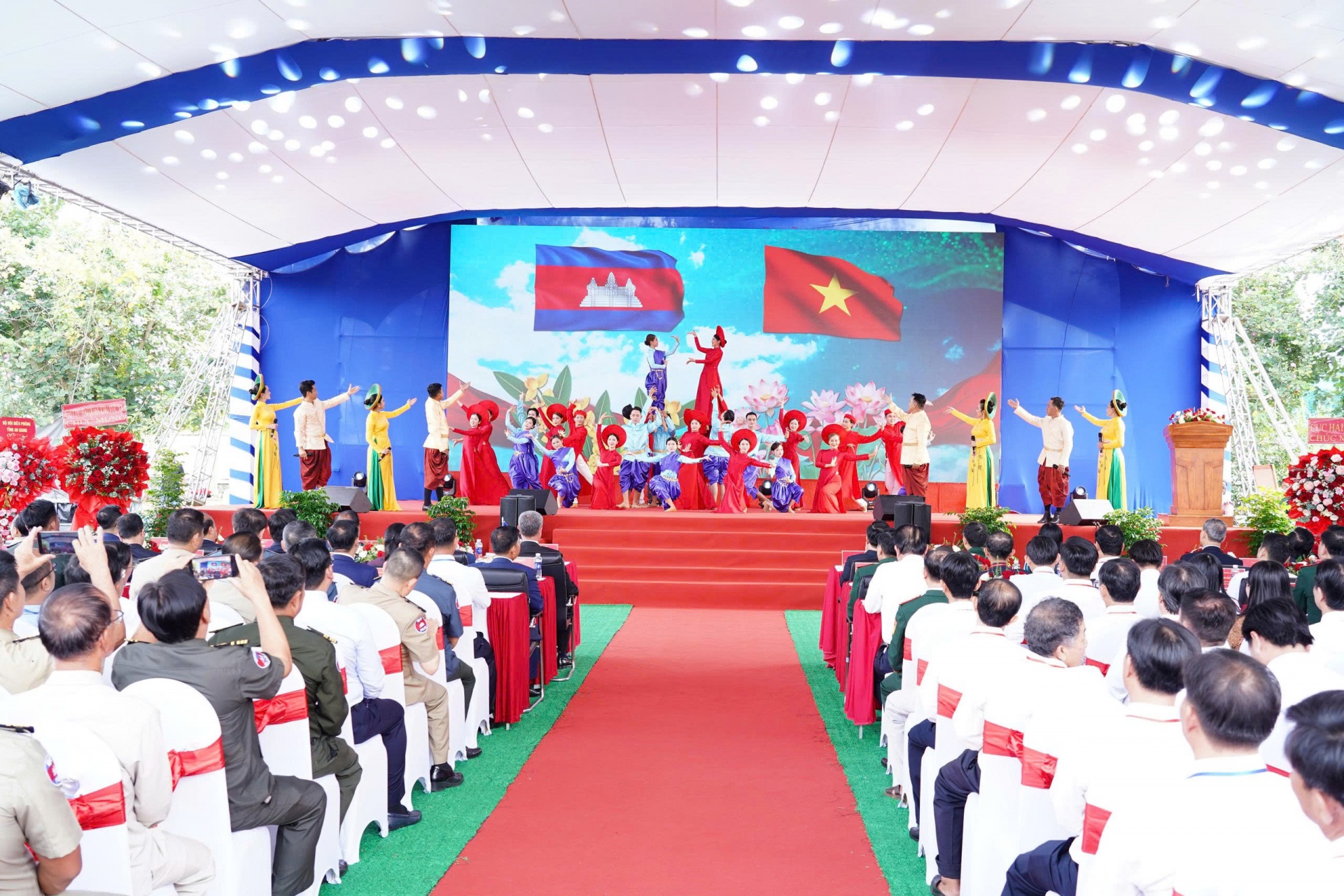 Khai trương cặp cửa khẩu quốc tế Khánh Bình - Chreythom