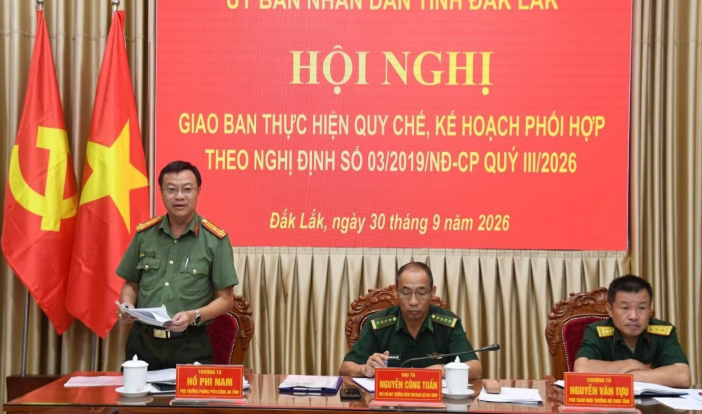 Thượng tá Hồ Phí Nam, Phó trưởng phòng Tham mưu Công an tỉnh Đắk Lắk phát biểu tại hội nghị. (Ảnh: NGUYỄN LÂN) Thượng tá Hồ Phí Nam, Phó trưởng phòng Tham mưu Công an tỉnh Đắk Lắk phát biểu tại hội nghị. (Ảnh: NGUYỄN LÂN)