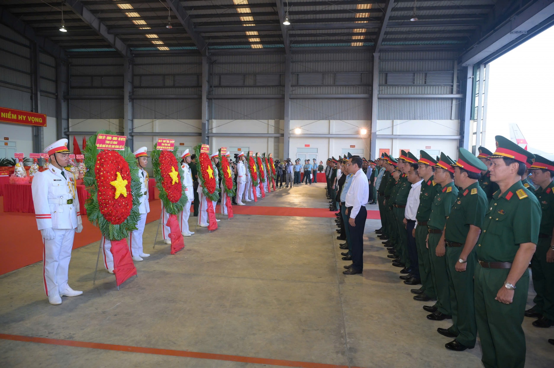 Quân khu 9: Máy bay quân sự vận chuyển hơn 15.000 mẫu hài cốt liệt sĩ phục vụ giám định ADN Quân khu 9: Máy bay quân sự vận chuyển hơn 15.000 mẫu hài cốt liệt sĩ phục vụ giám định ADN