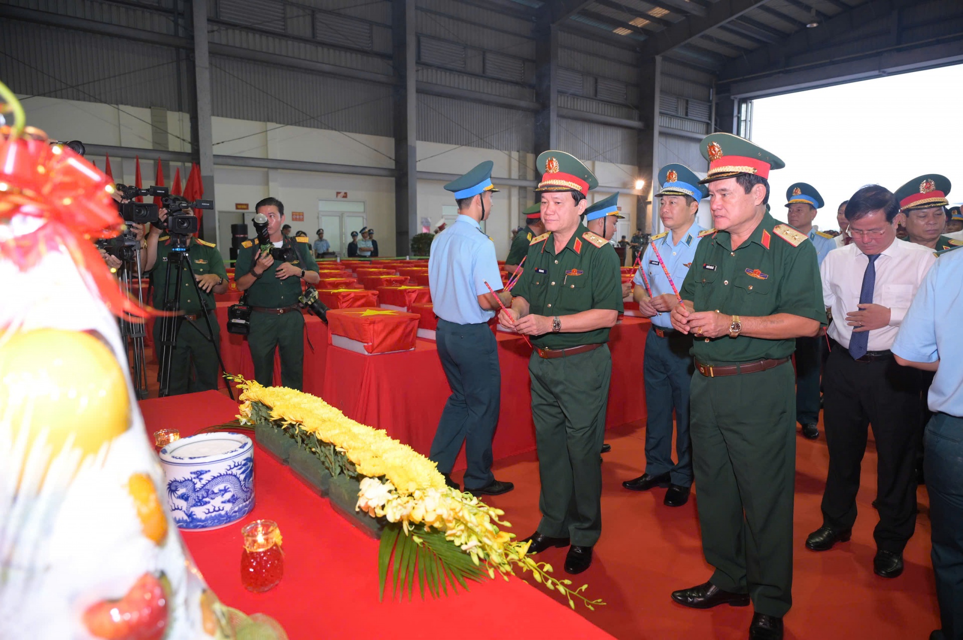 Quân khu 9: Máy bay quân sự vận chuyển hơn 15.000 mẫu hài cốt liệt sĩ phục vụ giám định ADN Quân khu 9: Máy bay quân sự vận chuyển hơn 15.000 mẫu hài cốt liệt sĩ phục vụ giám định ADN