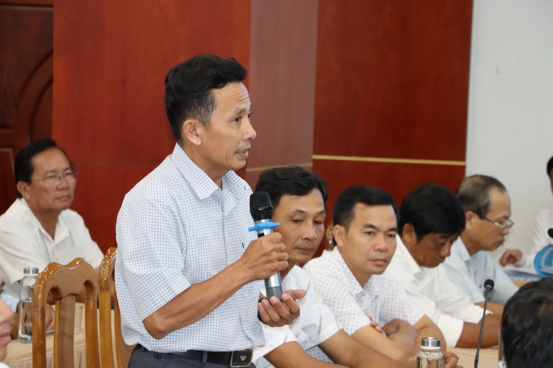 Chủ tịch tỉnh Cà Mau đối thoại với nông dân