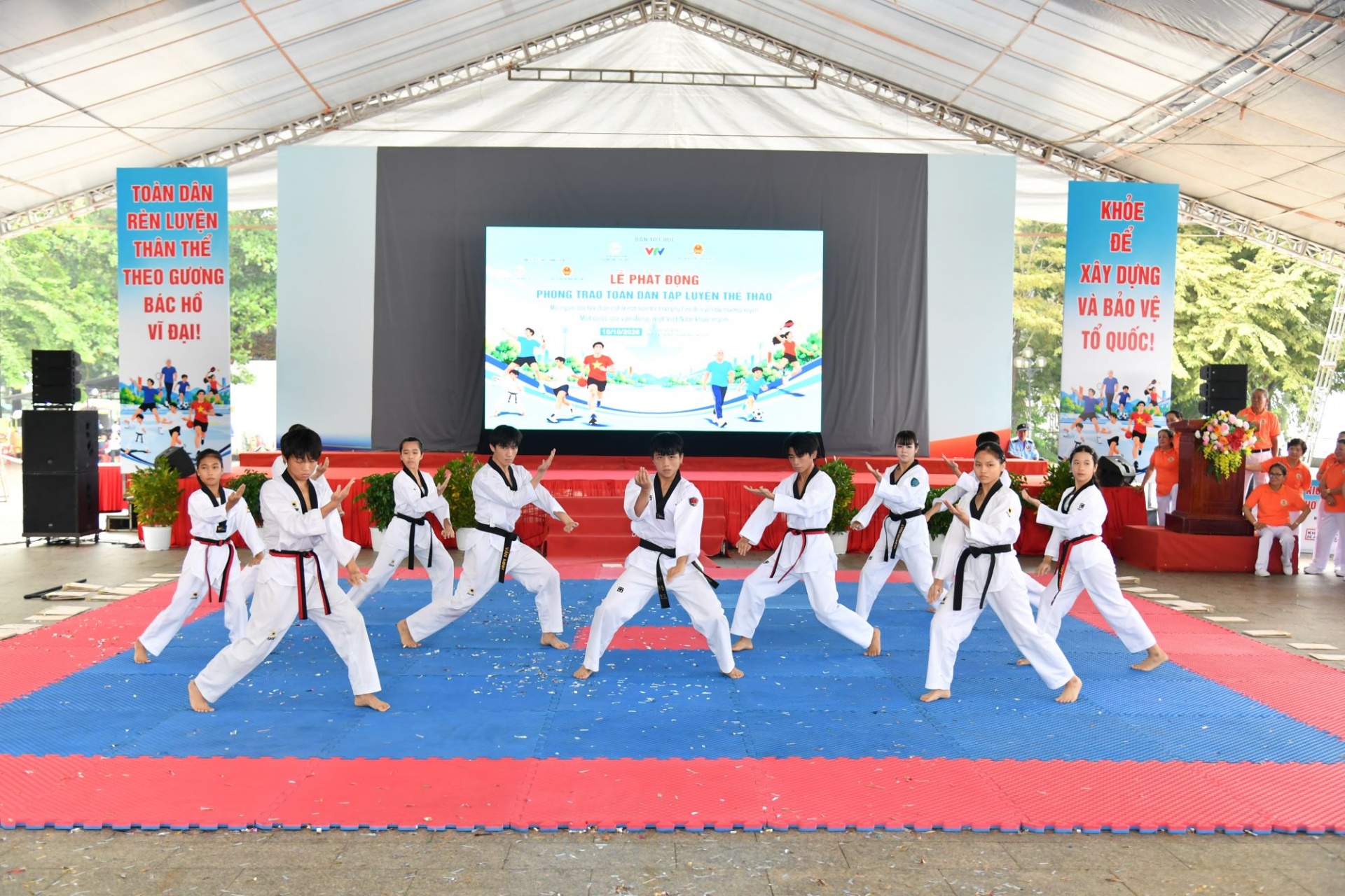 Hàng ngàn người dân Cần Thơ hòa cùng “Ngày hội toàn dân tập luyện thể thao”