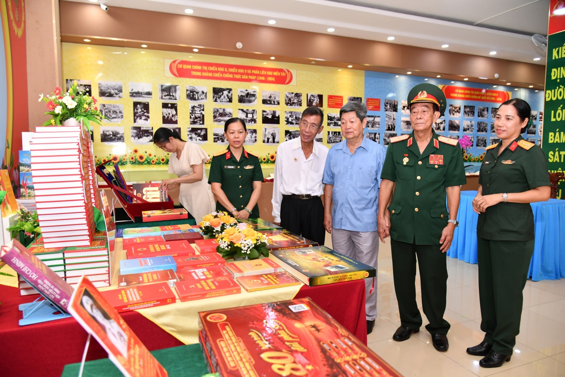Cục Chính trị Quân khu 9: Khai mạc Triển lãm chuyên đề “80 năm vững bước dưới cờ Đảng quang vinh”