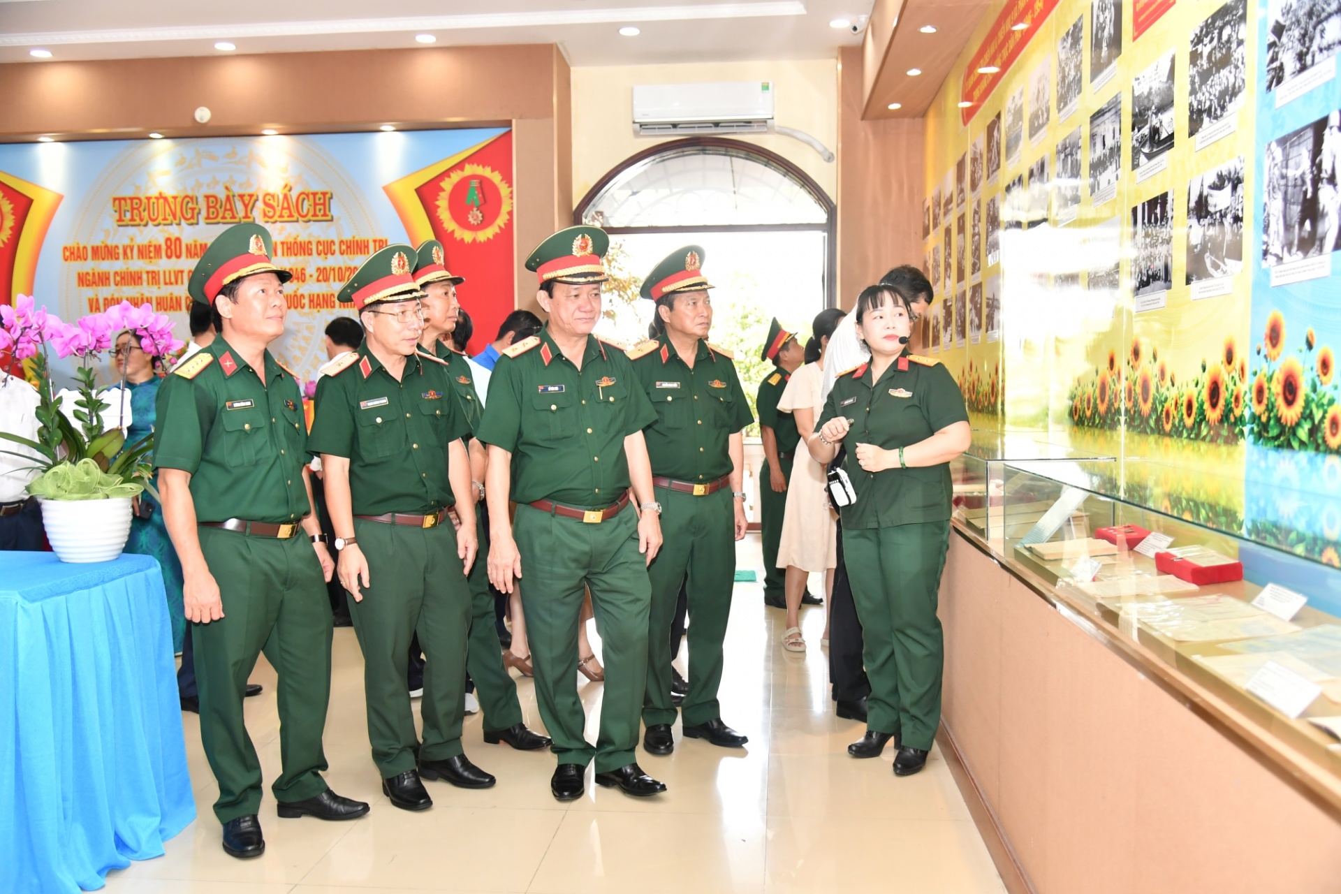 Cục Chính trị Quân khu 9: Khai mạc Triển lãm chuyên đề “80 năm vững bước dưới cờ Đảng quang vinh”