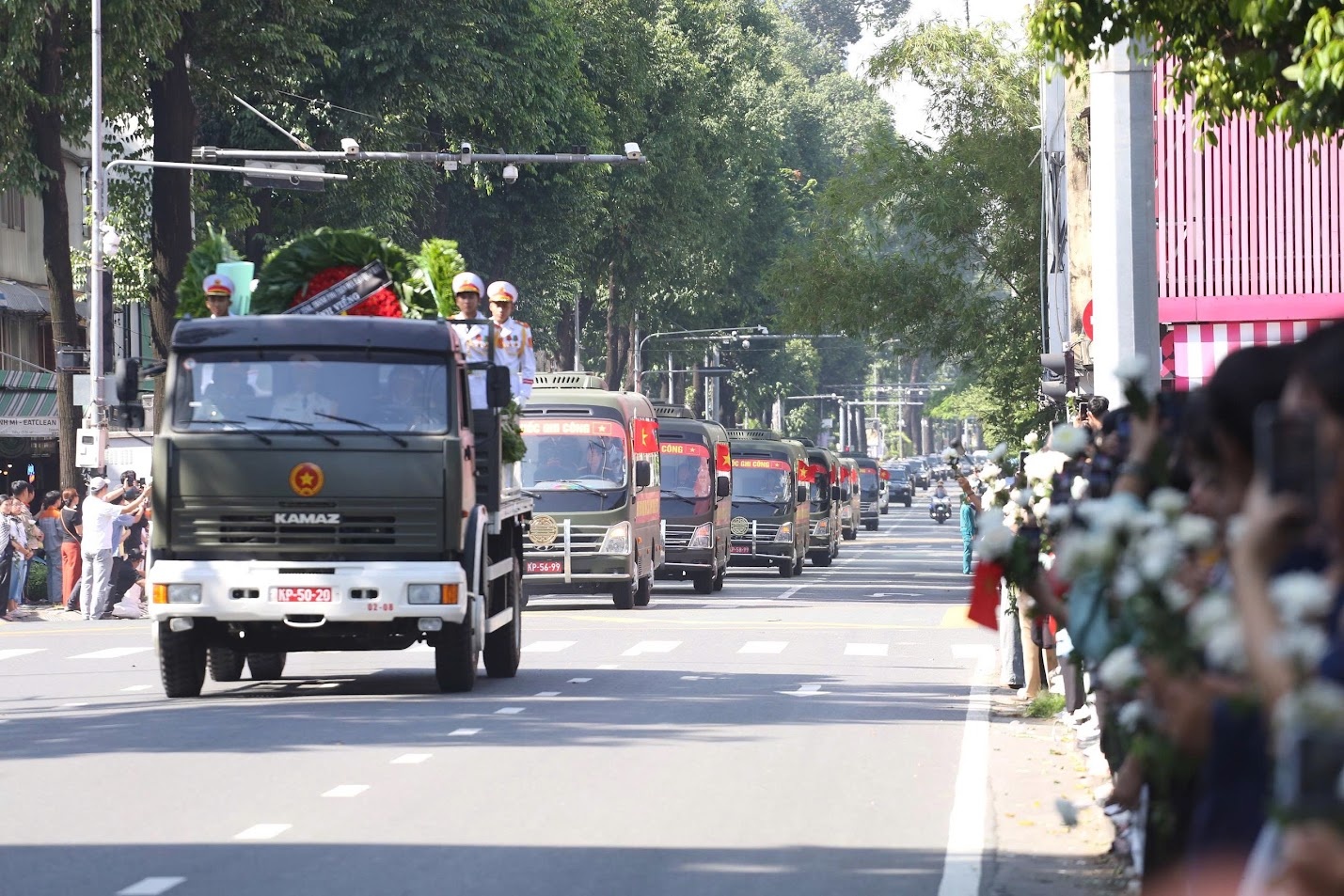 Đoàn xe di chuyển hài cốt liệt sĩ đến Nghĩa trang liệt sĩ Thành phố Hồ Chí Minh - Ảnh: chinhphu.vn Đoàn xe di chuyển hài cốt liệt sĩ đến Nghĩa trang liệt sĩ Thành phố Hồ Chí Minh - Ảnh: chinhphu.vn