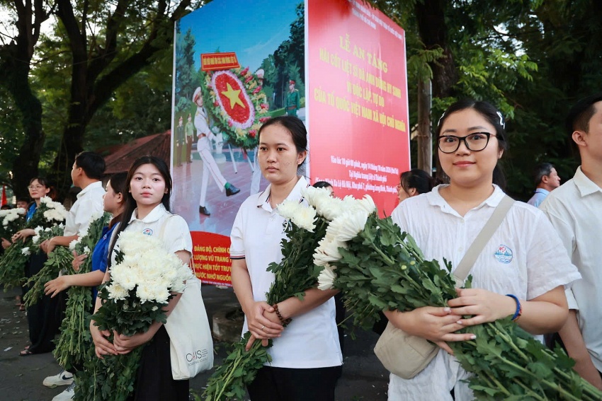 Trang nghiêm lễ viếng, truy điệu và an táng 731 hài cốt liệt sĩ tại TPHCM Trang nghiêm lễ viếng, truy điệu và an táng 731 hài cốt liệt sĩ tại TPHCM