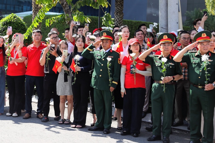 Trang nghiêm lễ viếng, truy điệu và an táng 731 hài cốt liệt sĩ tại TPHCM Trang nghiêm lễ viếng, truy điệu và an táng 731 hài cốt liệt sĩ tại TPHCM