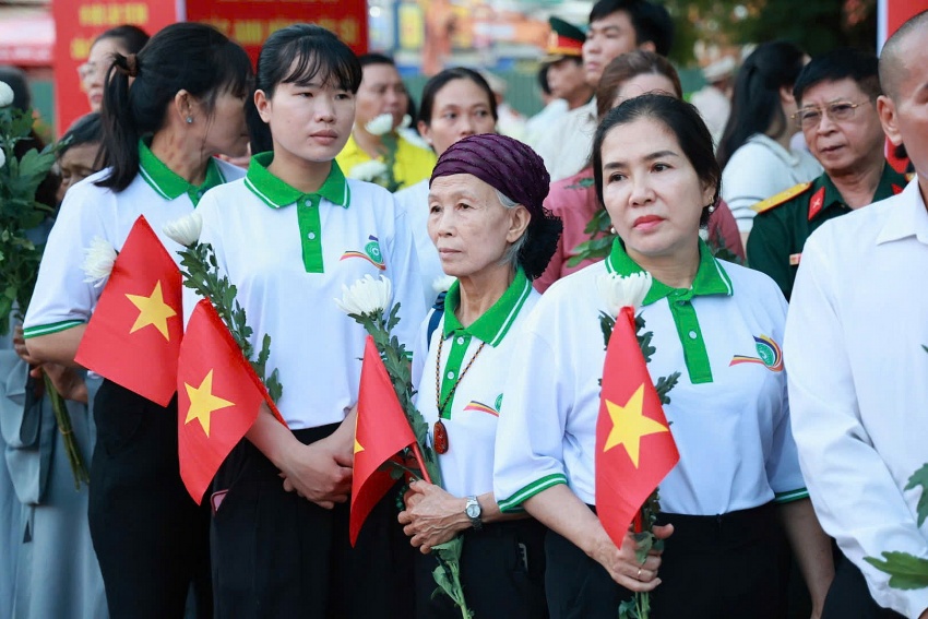 Trang nghiêm lễ viếng, truy điệu và an táng 731 hài cốt liệt sĩ tại TPHCM Trang nghiêm lễ viếng, truy điệu và an táng 731 hài cốt liệt sĩ tại TPHCM