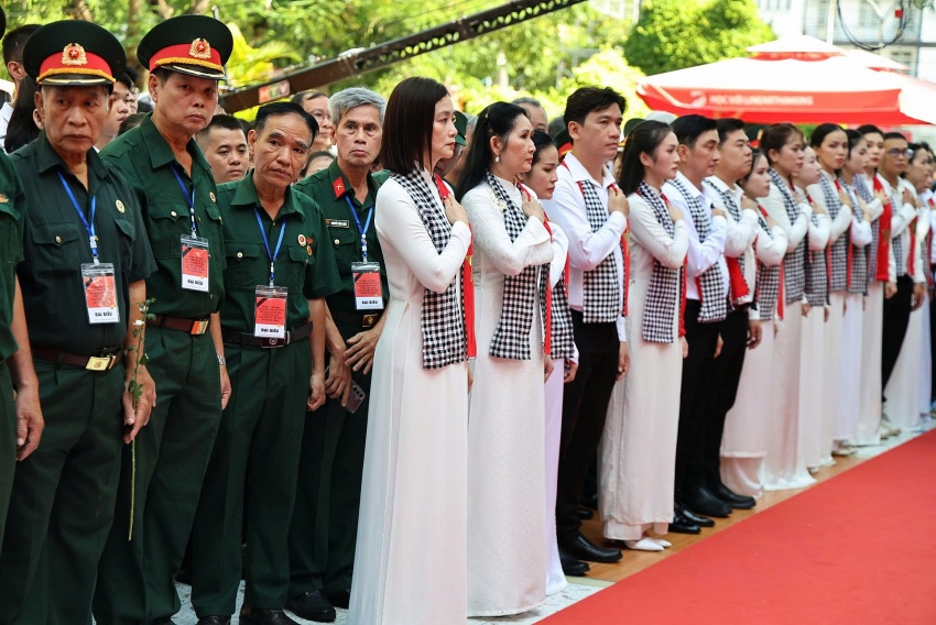 Trang nghiêm lễ viếng, truy điệu và an táng 731 hài cốt liệt sĩ tại TPHCM Trang nghiêm lễ viếng, truy điệu và an táng 731 hài cốt liệt sĩ tại TPHCM