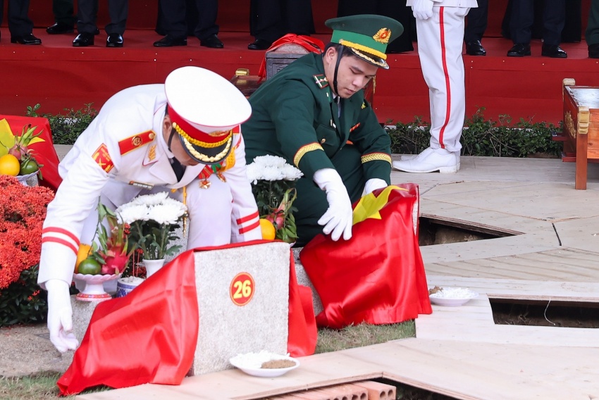 Trang nghiêm lễ viếng, truy điệu và an táng 731 hài cốt liệt sĩ tại TPHCM Trang nghiêm lễ viếng, truy điệu và an táng 731 hài cốt liệt sĩ tại TPHCM