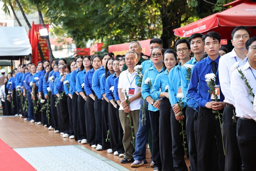 Trang nghiêm lễ viếng, truy điệu và an táng 731 hài cốt liệt sĩ tại TPHCM Trang nghiêm lễ viếng, truy điệu và an táng 731 hài cốt liệt sĩ tại TPHCM