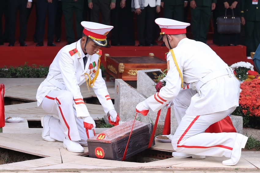 Trang nghiêm lễ viếng, truy điệu và an táng 731 hài cốt liệt sĩ tại TPHCM Trang nghiêm lễ viếng, truy điệu và an táng 731 hài cốt liệt sĩ tại TPHCM