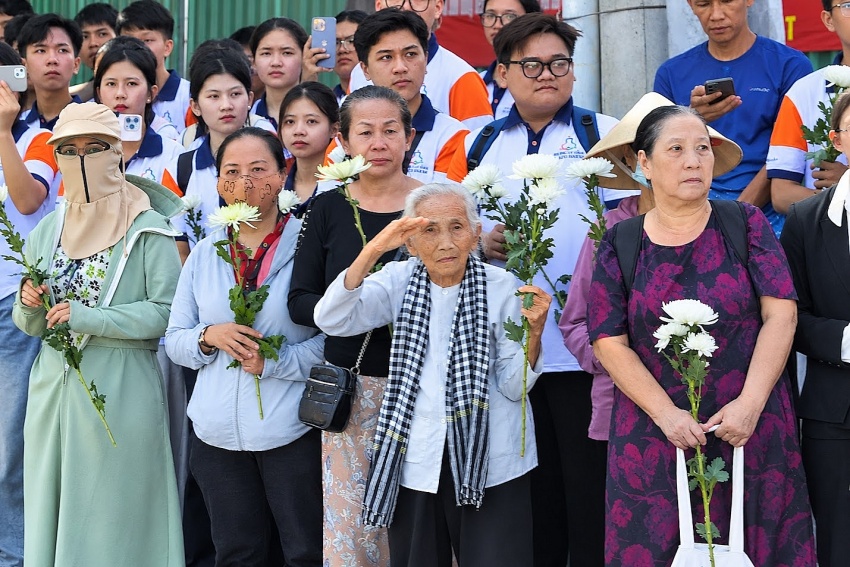 Trang nghiêm lễ viếng, truy điệu và an táng 731 hài cốt liệt sĩ tại TPHCM Trang nghiêm lễ viếng, truy điệu và an táng 731 hài cốt liệt sĩ tại TPHCM