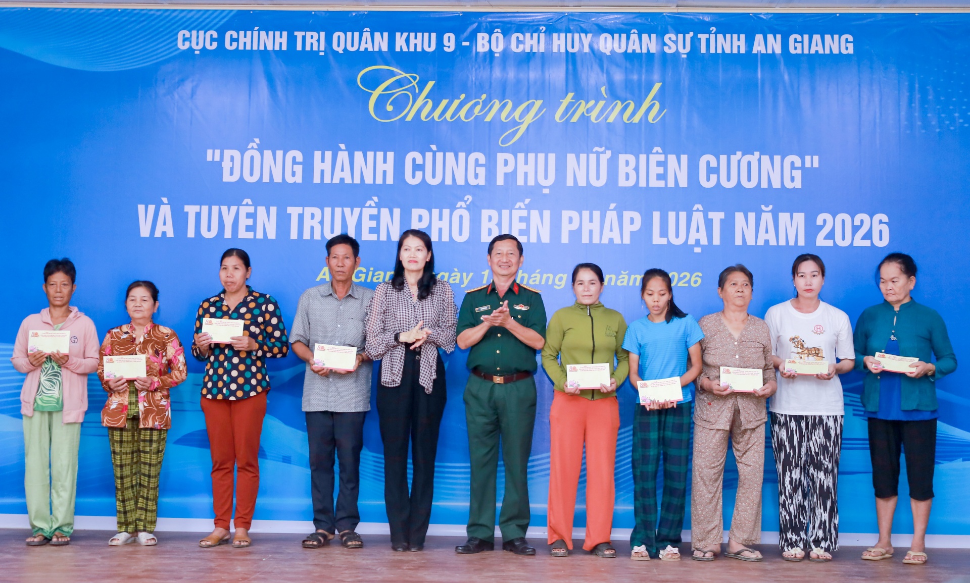 Ấm tình phụ nữ vùng biên cương