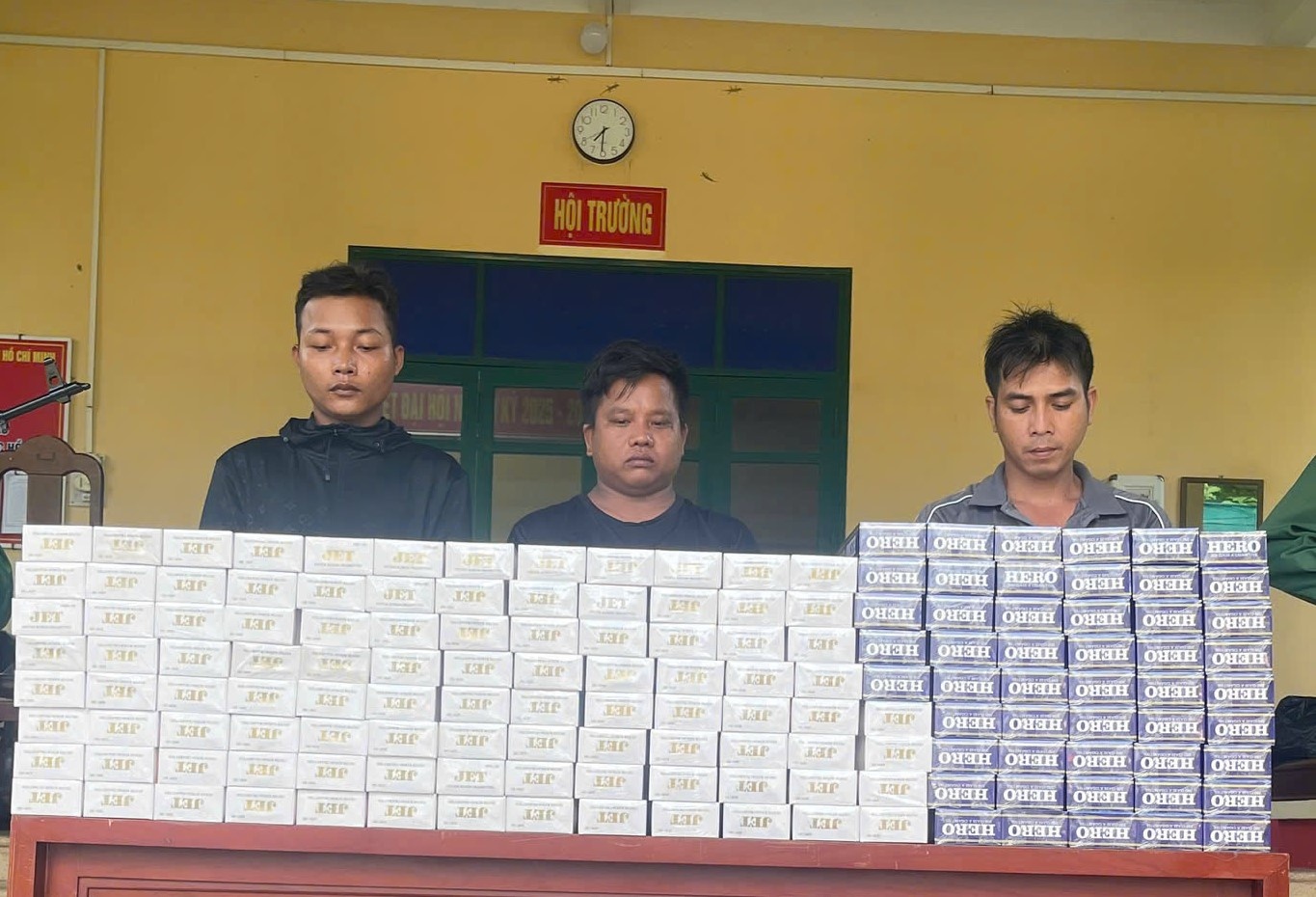 Biên phòng An Giang phát hiện vận chuyển 1.500 bao thuốc lá lậu