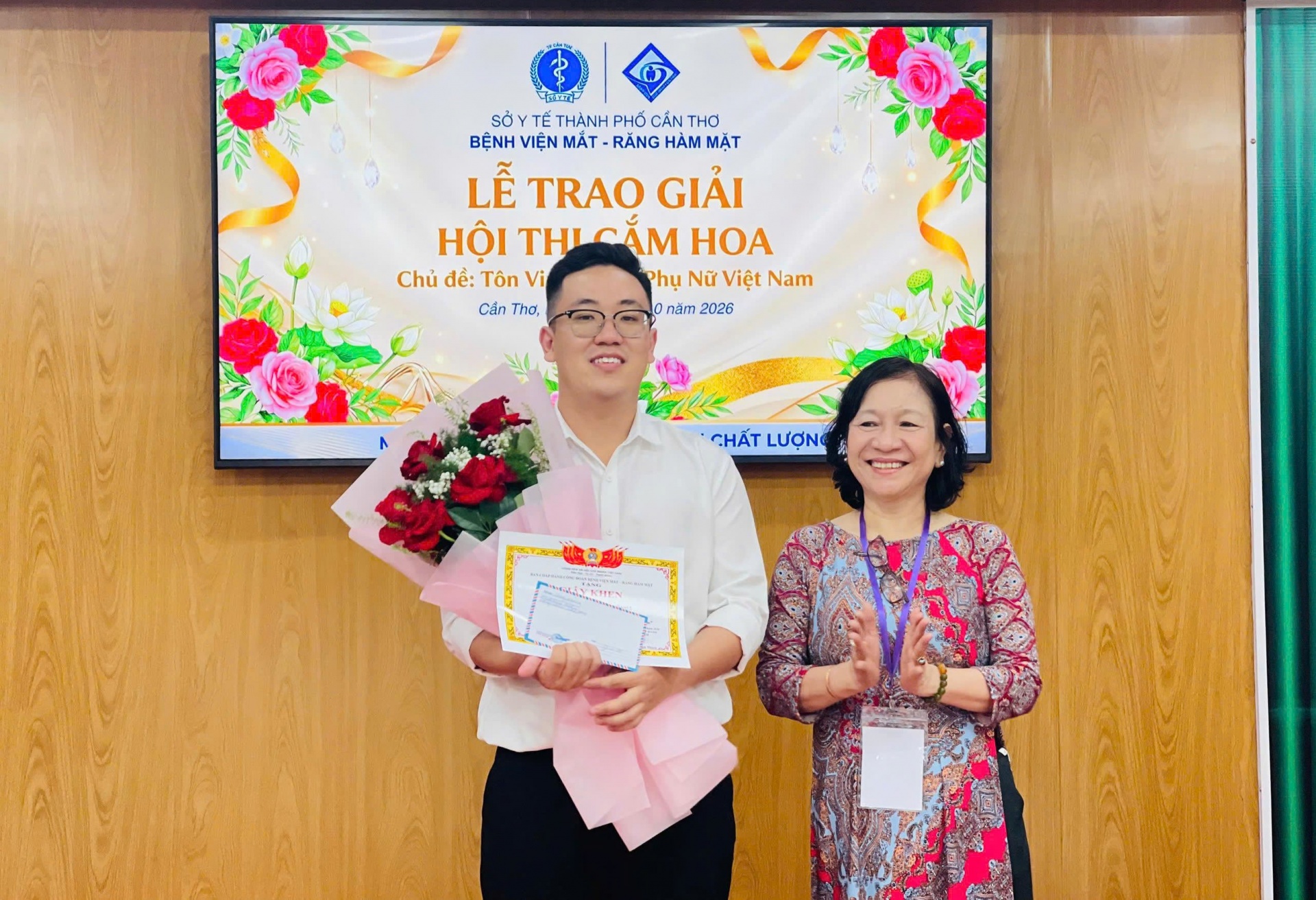 Bệnh viện Mắt - Răng Hàm Mặt Cần Thơ tổ chức thi cắm hoa nghệ thuật chào mừng Ngày Phụ nữ Việt Nam Bệnh viện Mắt - Răng Hàm Mặt Cần Thơ tổ chức thi cắm hoa nghệ thuật chào mừng Ngày Phụ nữ Việt Nam
