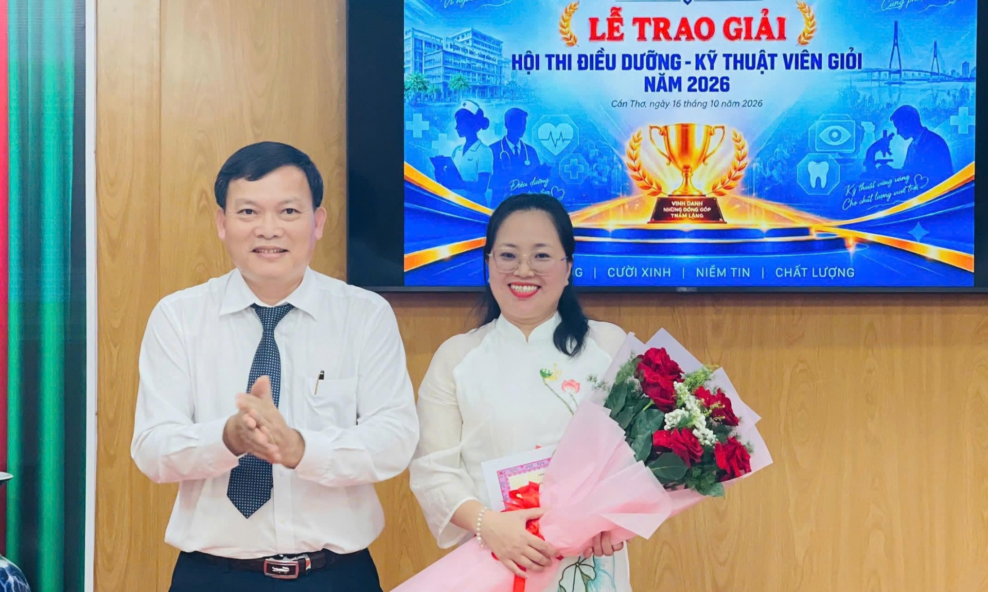 Bệnh viện Mắt - Răng Hàm Mặt Cần Thơ tổ chức thi cắm hoa nghệ thuật chào mừng Ngày Phụ nữ Việt Nam Bệnh viện Mắt - Răng Hàm Mặt Cần Thơ tổ chức thi cắm hoa nghệ thuật chào mừng Ngày Phụ nữ Việt Nam
