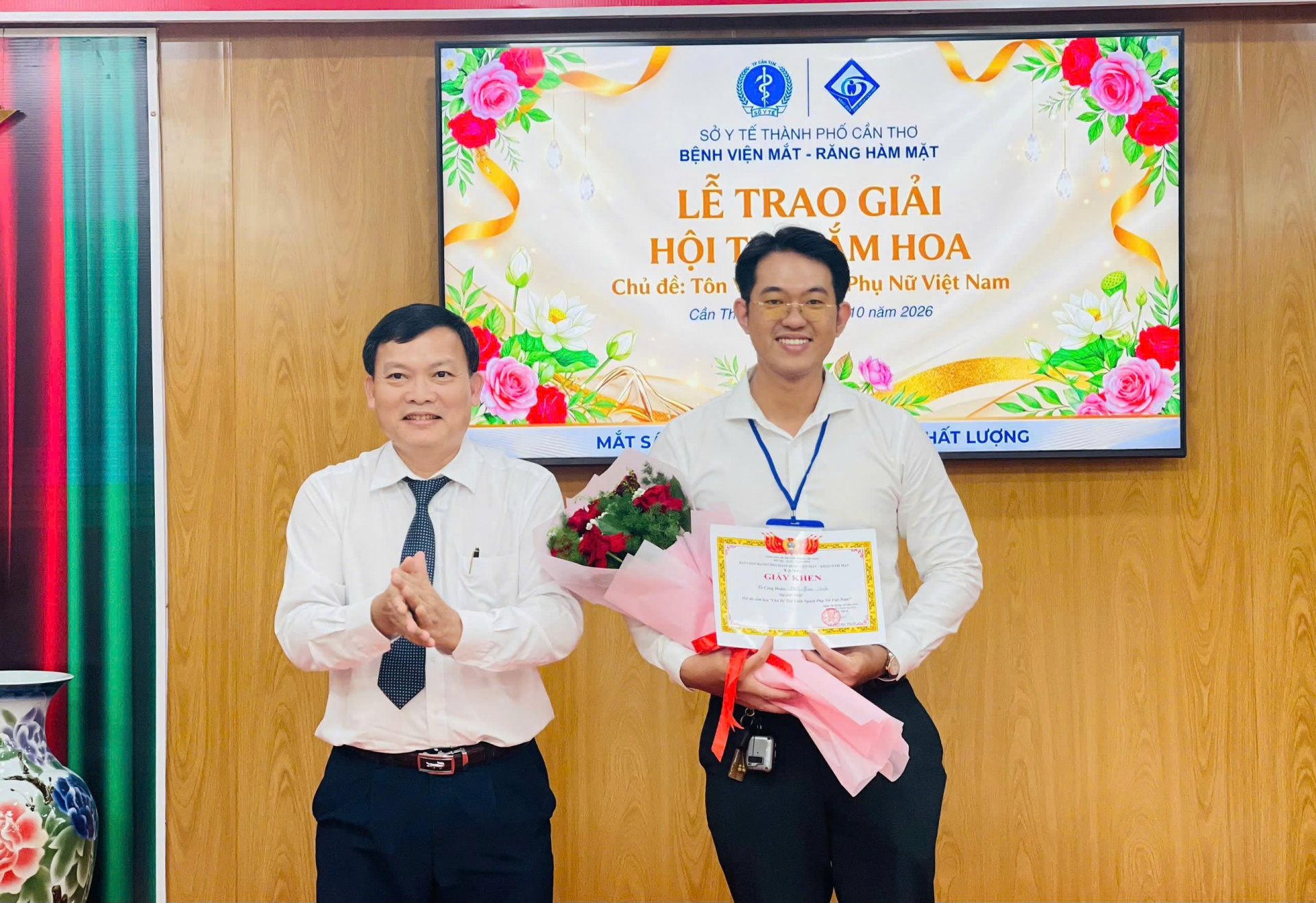 Bệnh viện Mắt - Răng Hàm Mặt Cần Thơ tổ chức thi cắm hoa nghệ thuật chào mừng Ngày Phụ nữ Việt Nam Bệnh viện Mắt - Răng Hàm Mặt Cần Thơ tổ chức thi cắm hoa nghệ thuật chào mừng Ngày Phụ nữ Việt Nam