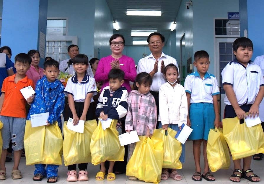 Nhiều hoạt động ý nghĩa của Trường Đại học Y Dược Cần Thơ tại Cà Mau