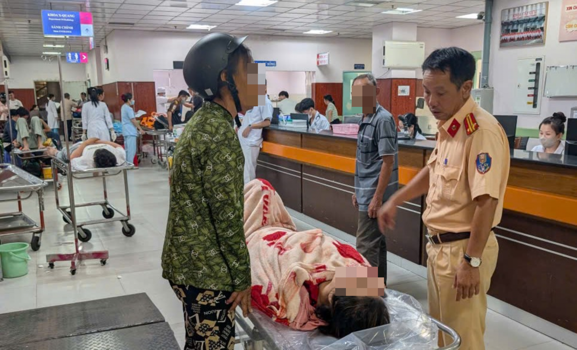 Cần Thơ: Cảnh sát giao thông đường thủy cùng người dân cứu sống một người nhảy cầu Vàm Cống