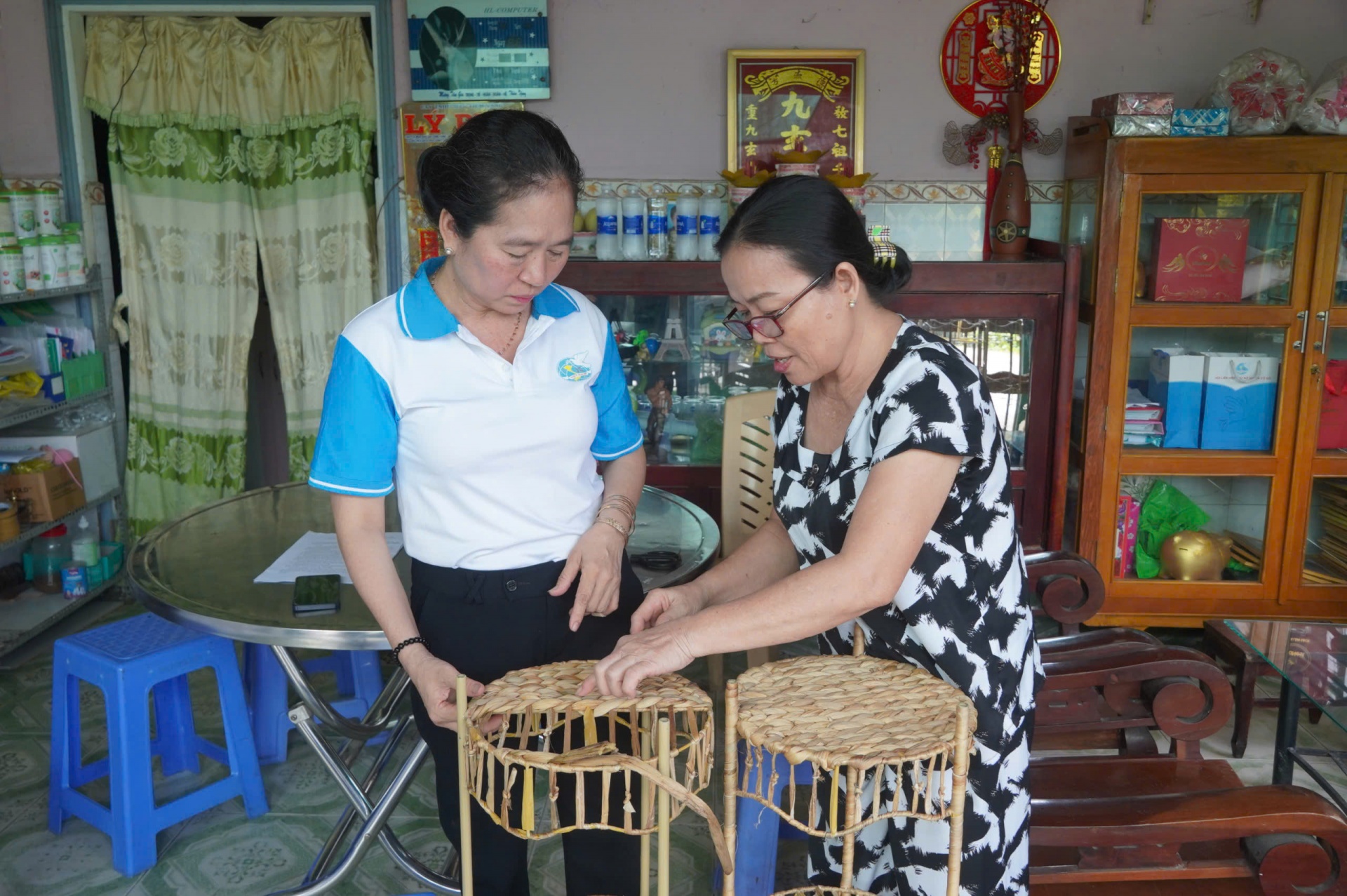 Nghề đan lục bình - Hướng sinh kế cho phụ nữ nông thôn ở Cần Thơ Nghề đan lục bình - Hướng sinh kế cho phụ nữ nông thôn ở Cần Thơ