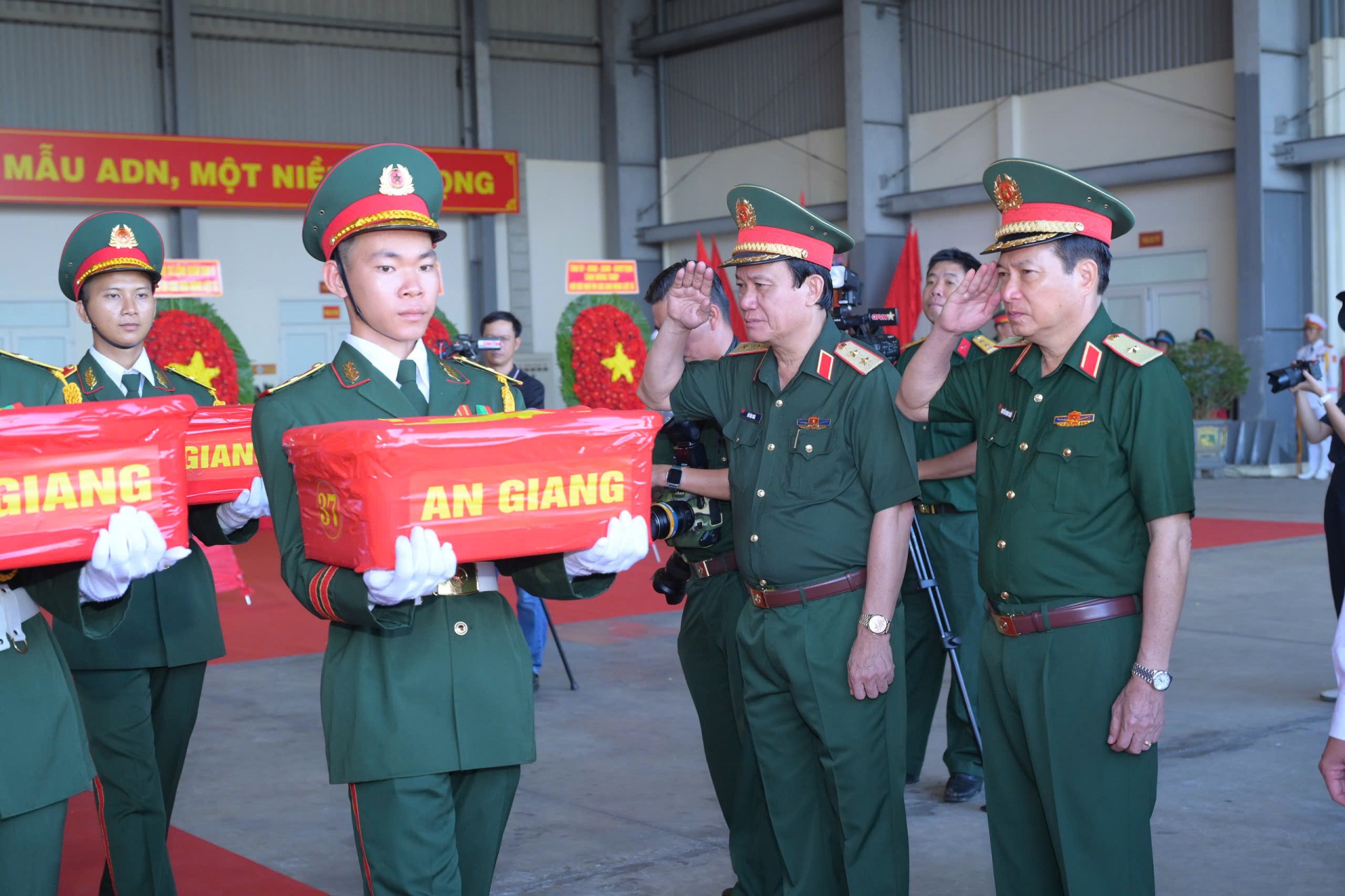 Hơn 8.400 mẫu sinh phẩm hài cốt liệt sĩ được chuyển ra Hà Nội giám định ADN