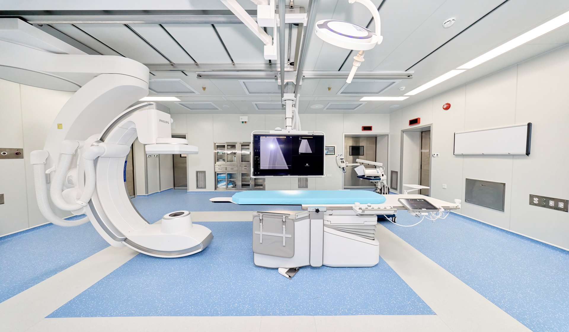 Nhiều trang thiết bị hiện đại đã được chú trọng đầu tư từ sớm để đưa các kỹ thuật vốn chỉ có ở đất liền về phục vụ trực tiếp người dân trên đảo. Ảnh: BVMTPQ Nhiều trang thiết bị hiện đại đã được chú trọng đầu tư từ sớm để đưa các kỹ thuật vốn chỉ có ở đất liền về phục vụ trực tiếp người dân trên đảo. Ảnh: BVMTPQ