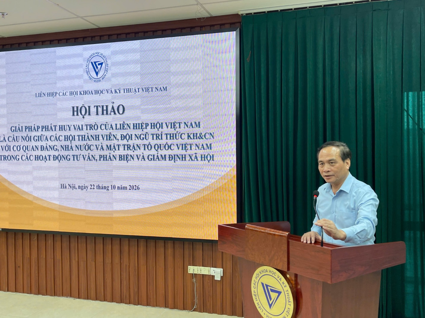     PGS.TS. Phạm Ngọc Linh - Phó Chủ tịch Liên hiệp Hội Việt Nam phát biểu khai mạc Hội thảo.