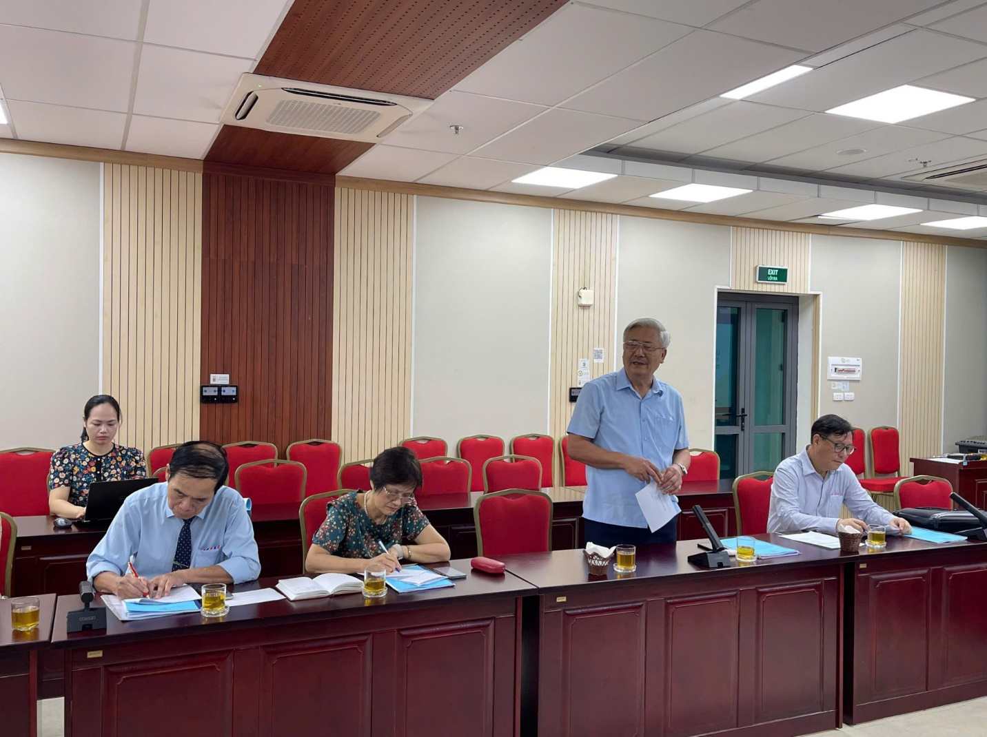     TS. Trần Duy Khanh - Viện trưởng Viện Nghiên cứu và Đào tạo Doanh nhân AEC phát biểu
