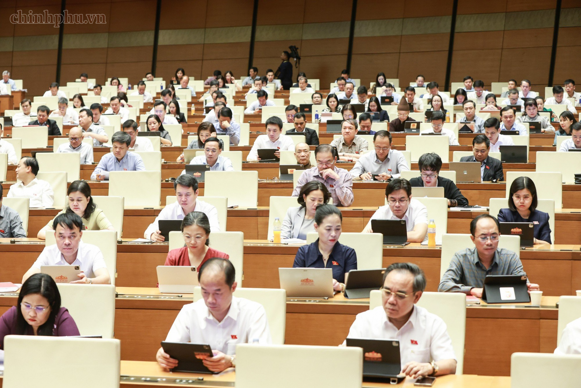 Các đại biểu Quốc hội tại Hội trường sáng nay 21/10. Ảnh: chinhphu.vn Các đại biểu Quốc hội tại Hội trường sáng nay 21/10. Ảnh: chinhphu.vn