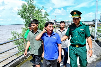 Bộ đội Biên phòng Cần Thơ tiếp nhận 4 ngư dân gặp nạn trên biển