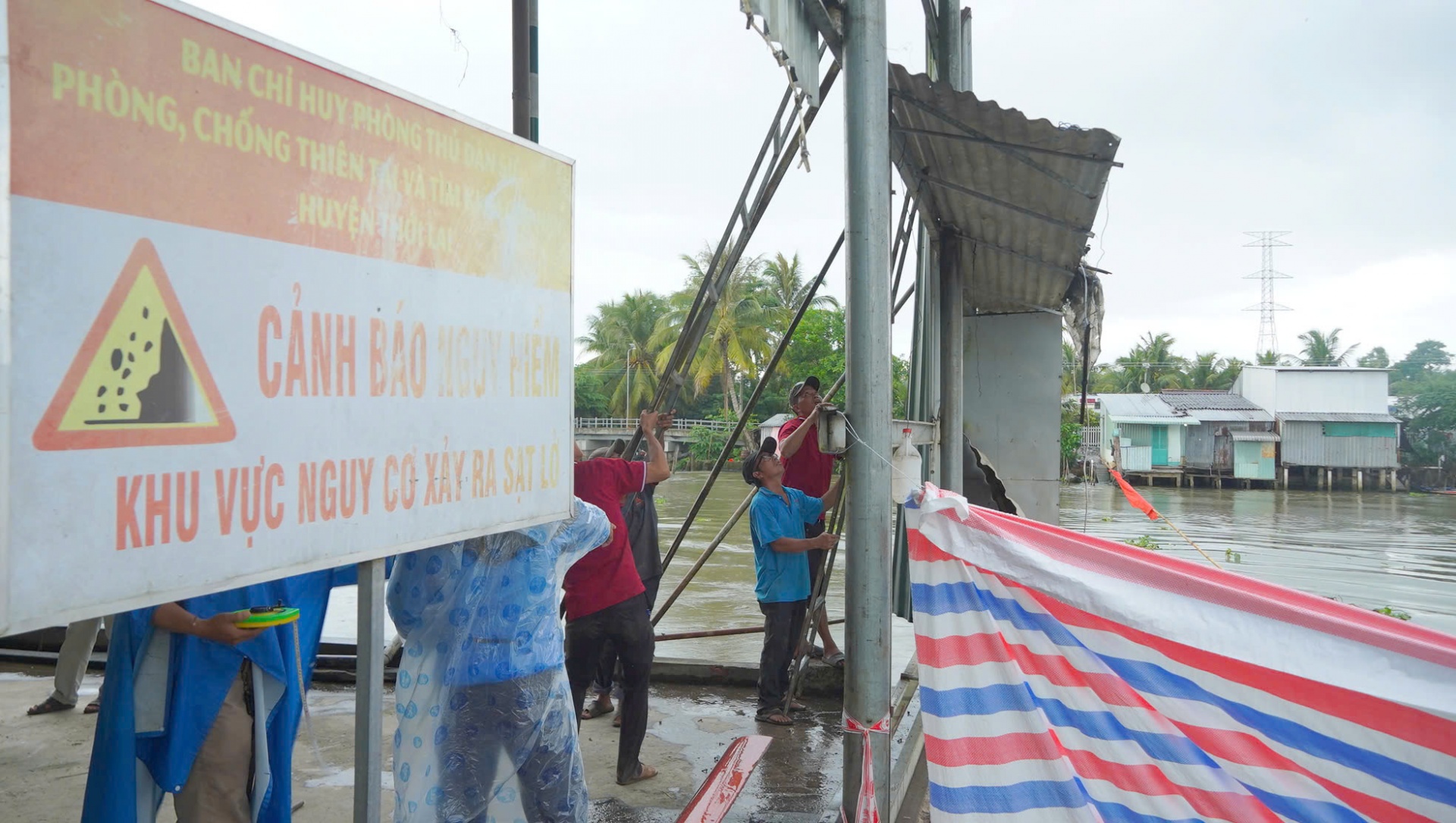 Sạt lở ở ĐBSCL - Bài toán an cư và sinh kế của người dân miền Tây Sạt lở ở ĐBSCL - Bài toán an cư và sinh kế của người dân miền Tây