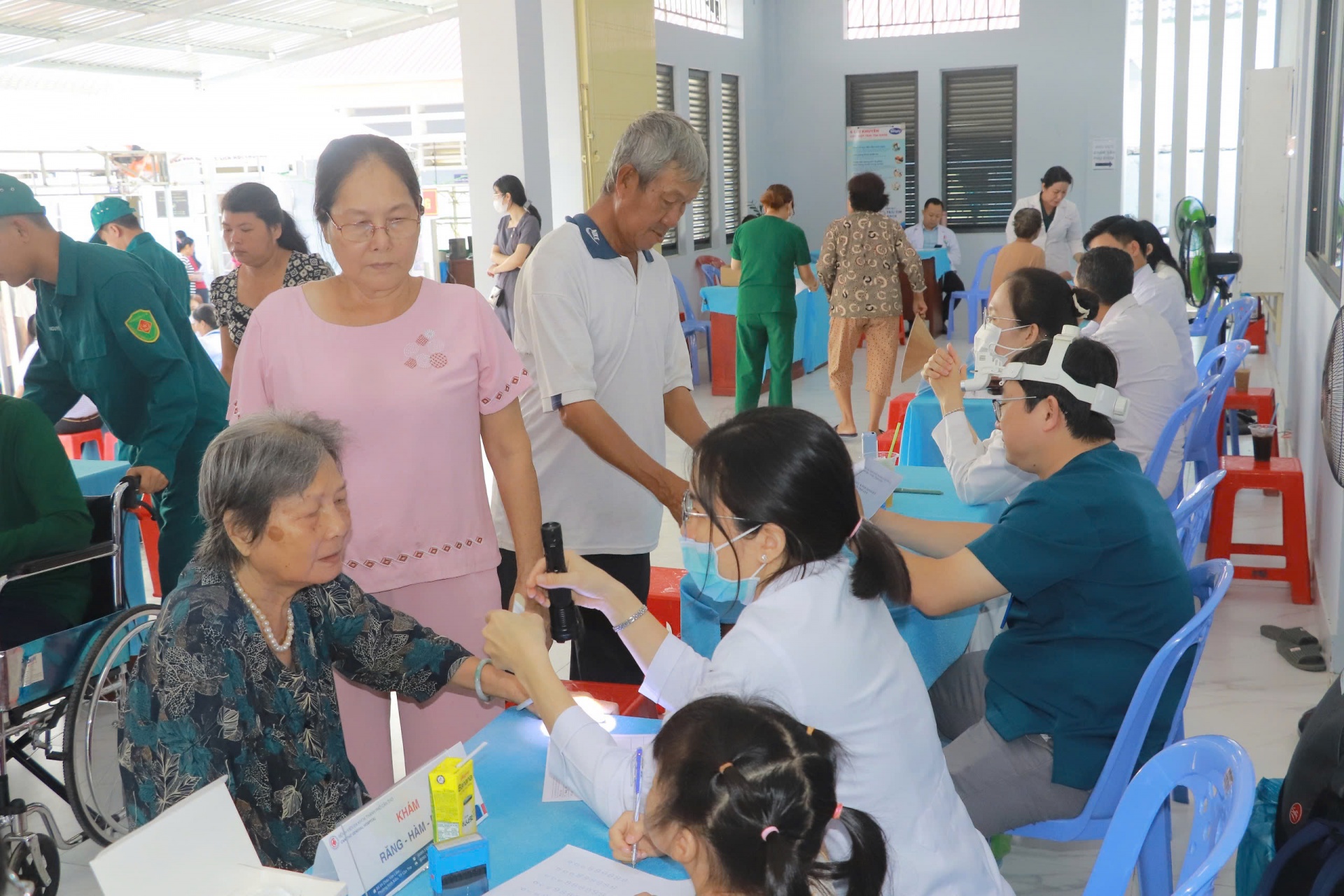 Bệnh viện Đa khoa TP. Cần Thơ tổ chức khám sức khỏe định kỳ toàn dân tại xã Trần Đề Bệnh viện Đa khoa TP. Cần Thơ tổ chức khám sức khỏe định kỳ toàn dân tại xã Trần Đề