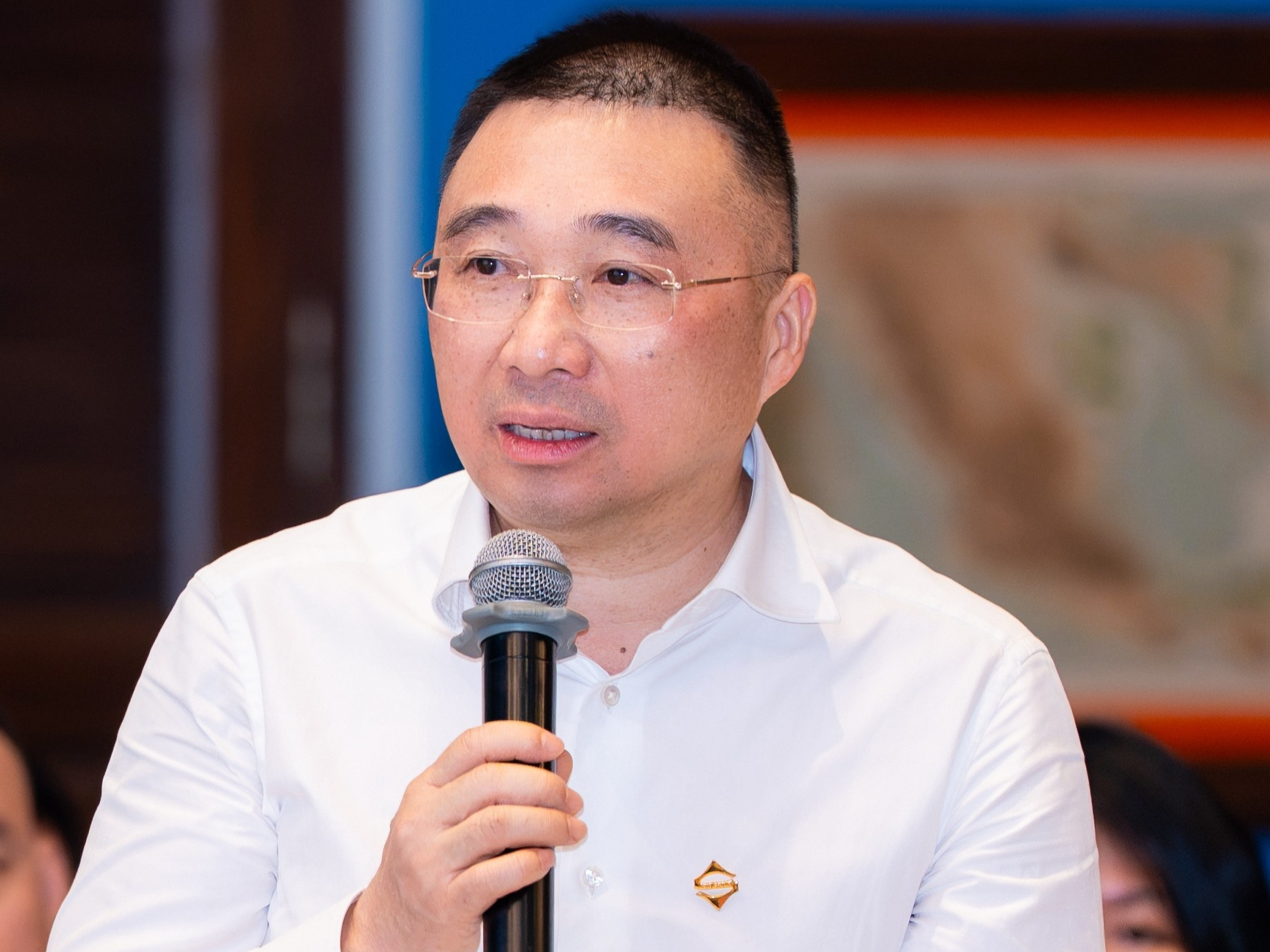 Ông Trần Minh Sơn - Thành viên Hội đồng sáng lập - Phó Chủ tịch Thường trực Hội đồng Quản trị Tập đoàn Sun Group báo cáo tiến độ các dự án APEC trong cuộc họp. Ông Trần Minh Sơn - Thành viên Hội đồng sáng lập - Phó Chủ tịch Thường trực Hội đồng Quản trị Tập đoàn Sun Group báo cáo tiến độ các dự án APEC trong cuộc họp.