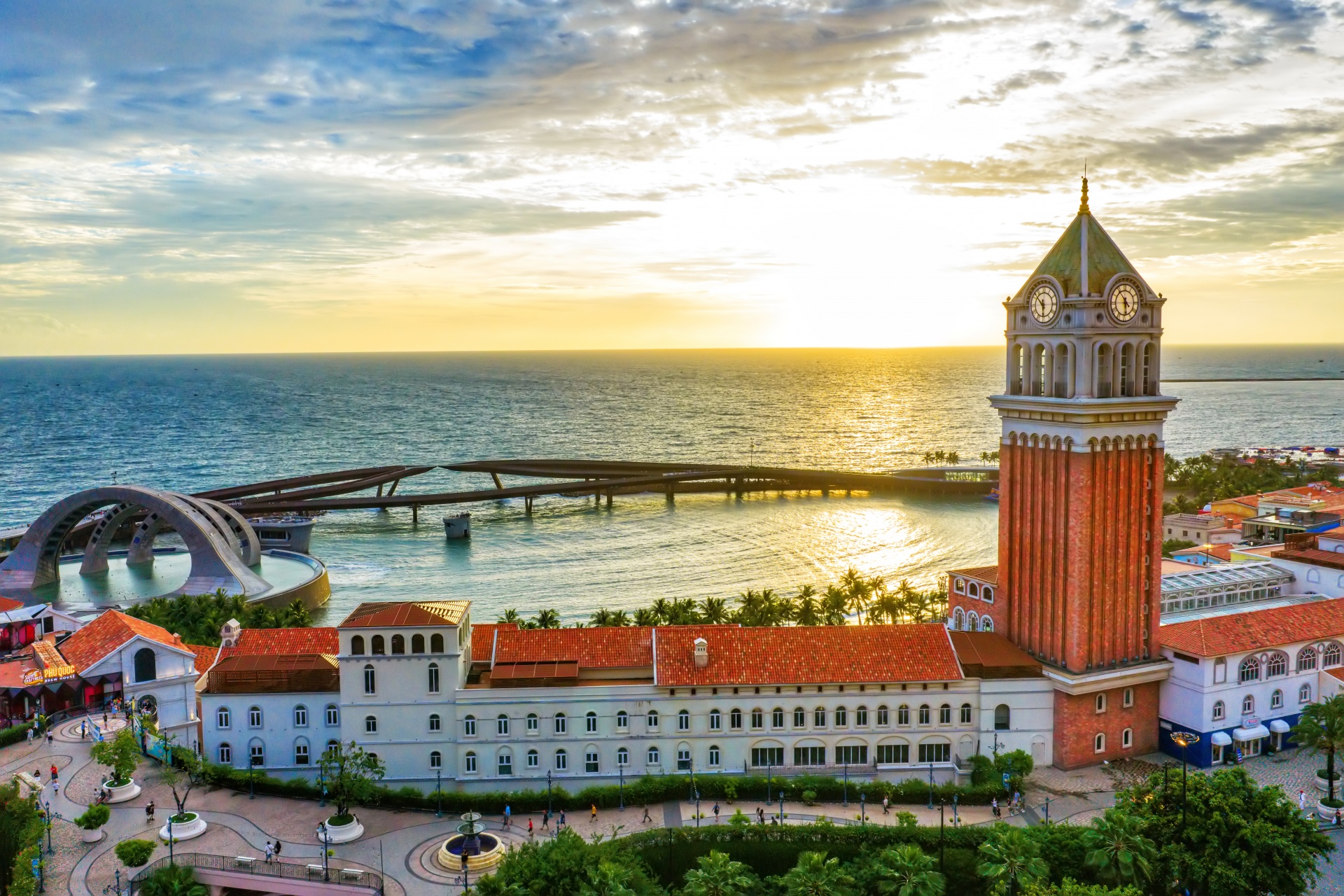 Chỉ trong 9 tháng đầu năm 2026, đảo Phú Quốc đã đón hơn 8,57 triệu lượt khách trong đó khách quốc tế đạt hơn 1,92 triệu lượt, tăng 60,2% Chỉ trong 9 tháng đầu năm 2026, đảo Phú Quốc đã đón hơn 8,57 triệu lượt khách trong đó khách quốc tế đạt hơn 1,92 triệu lượt, tăng 60,2%