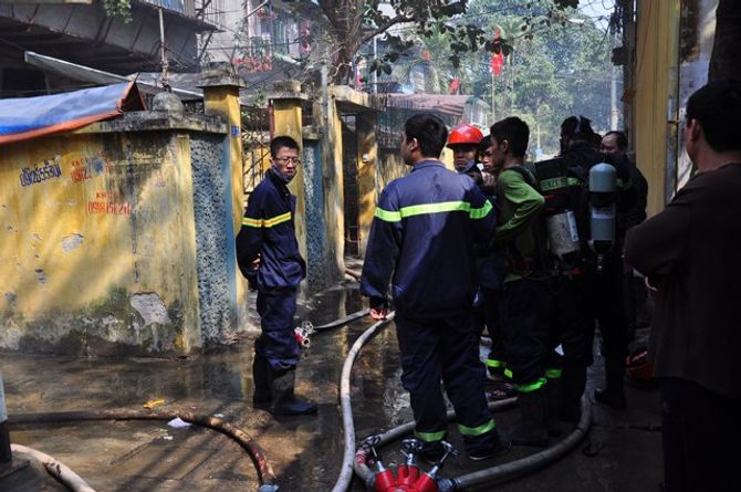 Ch&amp;amp;aacute;y lớn tại khu tập thể Thanh Xu&amp;amp;acirc;n Bắc, h&amp;amp;agrave;ng chục hộ d&amp;amp;acirc;n sơ t&amp;amp;aacute;n - Ảnh 2