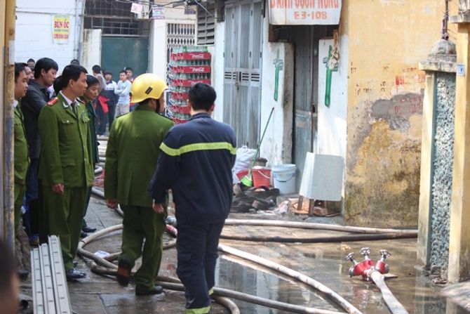 Ch&amp;amp;aacute;y lớn tại khu tập thể Thanh Xu&amp;amp;acirc;n Bắc, h&amp;amp;agrave;ng chục hộ d&amp;amp;acirc;n sơ t&amp;amp;aacute;n - Ảnh 4