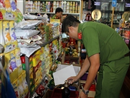 can tho bat giu 2000 san pham ruou bia banh keo gan mac ngoai khong ro nguon goc