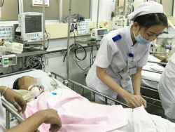su that dau long be gai 14 tuoi nguy kich nghi uong tra sua ngo doc thuoc diet co