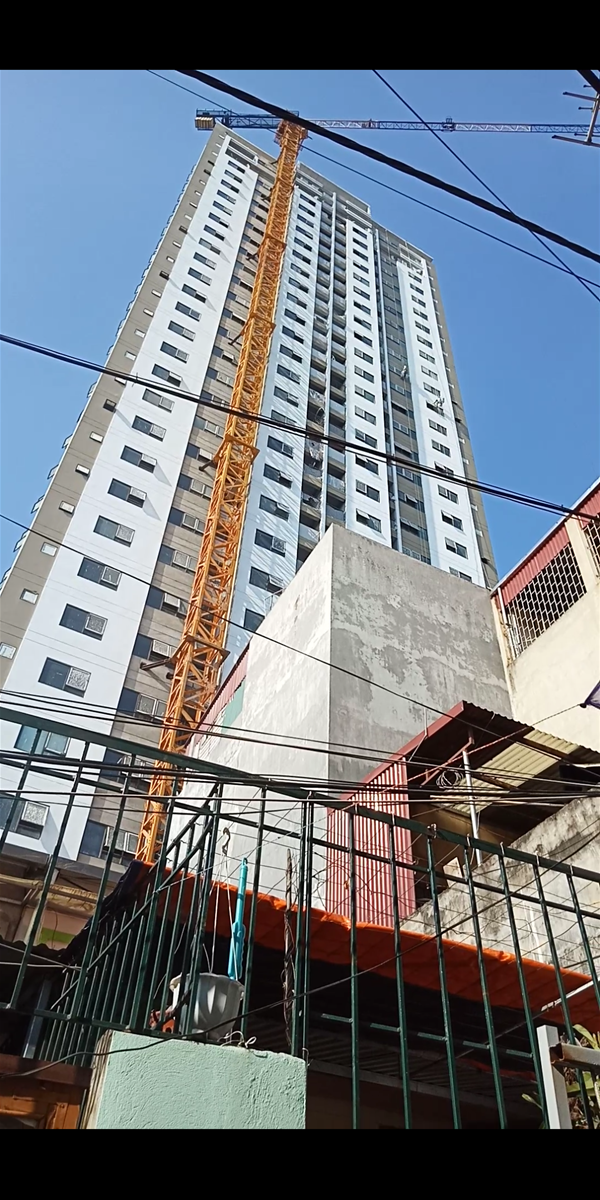 Nguy cơ mất an toàn từ cẩu tháp dự án Starup Tower