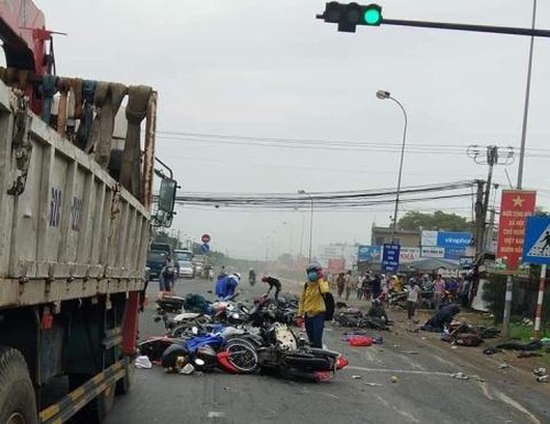 Long An: Tài xế xe container gây tai nạn thảm khốc