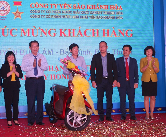 Trao hơn 95 tỷ đồng cho “Sanest Khánh Hòa - Niềm tự hào thương hiệu Việt Nam” 