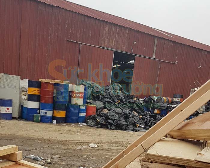 Vụ kho chứa chất thải nguy hại cách nhà dân một bức tường: Chính quyền huyện Văn Lâm ở đâu?