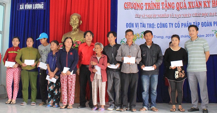 Hội Chữ thập đỏ tỉnh Khánh Hòa trao tặng quà tết cho người nghèo với tổng trị giá hơn 200 triệu đồng